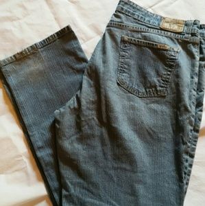 Ladies levi Strauss signature jeans